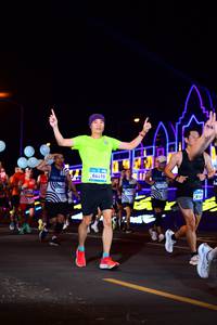 BIB: 845, 3778
                            <button type="button" onclick="openModal(22870106)" class="btn btn-primary btn-sm float-right btn-popup" data-toggle="modal" data-target=".modal-high-quality">
                        <i class="fas fa-shopping-cart"></i> Add to Cart
                    </button>
                                            <button type="button" onclick="isThisMe(22870106, true)" class="btn btn-success btn-sm float-right btn-popup btn-isme hidden" data-toggle="tooltip" data-placement="bottom" title="นี่คือรูปของคุณใช่ไหม คลิกที่นี่เพื่อเอาเข้าอัลบั้ม">
                        <i class="fas fa-plus"></i> Add to album
                    </button>
                    <button type="button" onclick="isThisMe(22870106, false)" class="btn btn-warning btn-sm float-right btn-popup btn-isnotme hidden">
                        <i class="fas fa-ban"></i> Remove from album
                    </button>